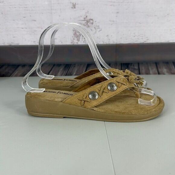 Minnetonka Sandals Womens 6 Tan Leather Flip Flop Concho Slide Suede Southwest - Picture 1 of 12
